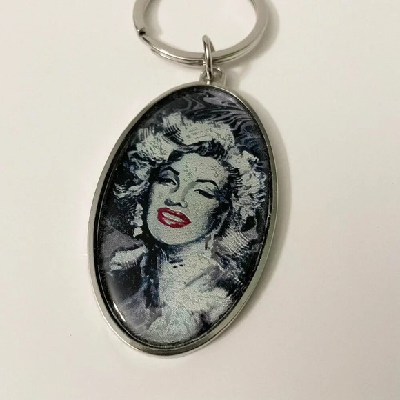 Verdici Marilyn Monroe Keychain  Elby Gifts - Picture 10 of 16